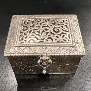 Brighton Lacie Daisy Silver Filagree Jewelry Box
